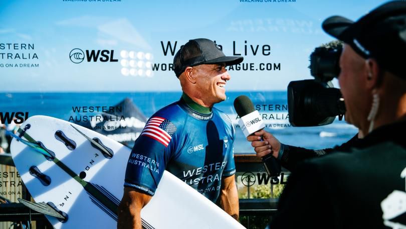 surfista-kelly-slater-el-gobierno-realmente-ha-puesto-enfasis-en-el-surf-y-bitcoin